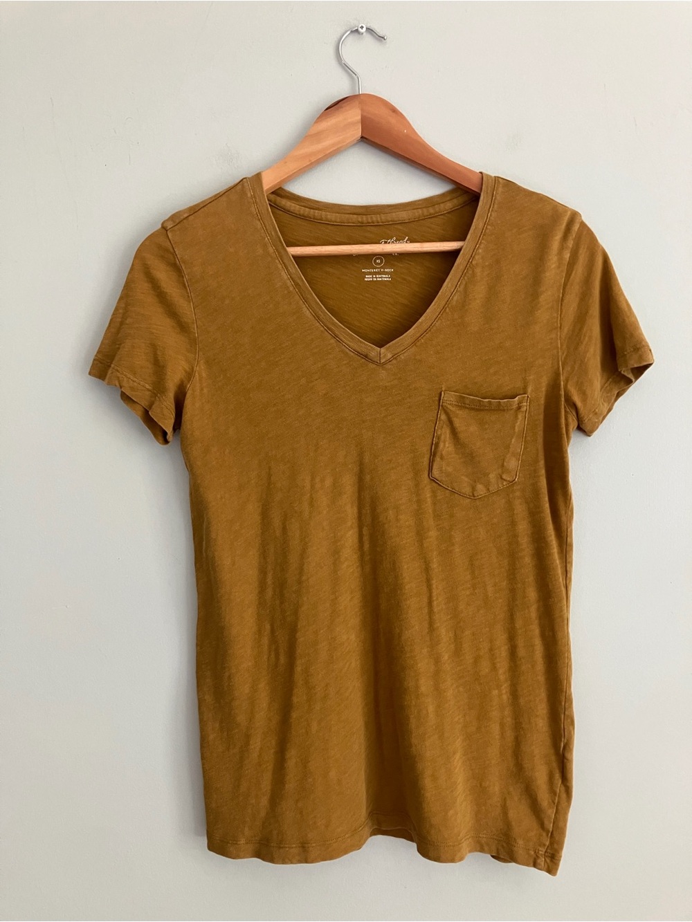 UNIVERSAL THREAD Mustard Everyday Cotton V-Neck Pocket Tee Size S/XS